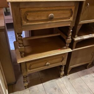 ART 253 Paire de table de nuit sablées et traitées