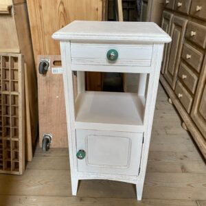 ART 460 Table de nuit rénovée