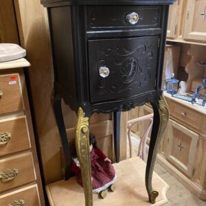 ART 463 Table de nuit rénovée