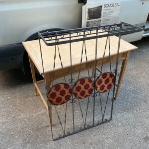 ART 529 Porte-manteaux fer forgé rénovée