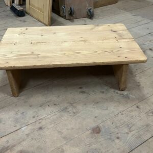 ART 821 Table basse sapin sablée