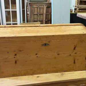 ART 870 Bahut bombé sapin sablé