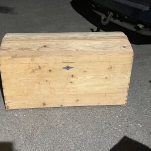 ART 887 Bahut bombé sapin sablé