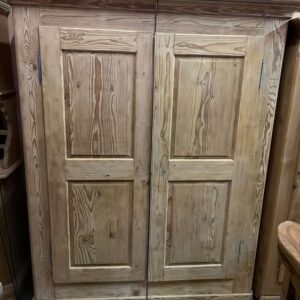 ART 902 Armoire sapin sablée