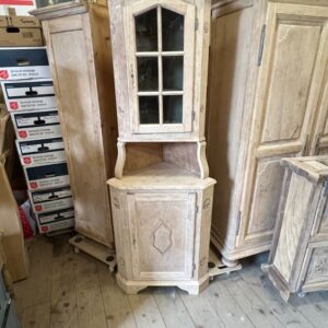 ART 946 Meuble d'angle sablé