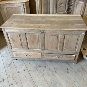 ART 947 Bahut chêne sablé