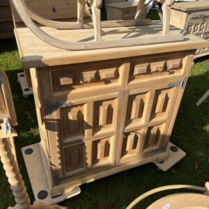 ART 954 Meuble espagnol sablé