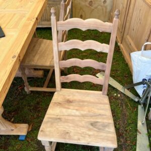 ART 961 6 Chaises noyer massif sablées