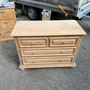 ART 966 Commode chêne sablée