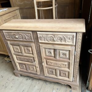 ART 1009 Meuble espagnol sablé