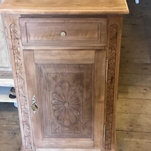 ART 998 Petit meuble Thierrens sablé