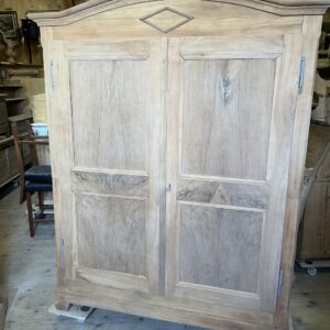 ART 1003 Armoire cerisier sablée