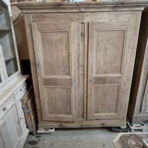 ART 1044 Armoire cerisier sablée