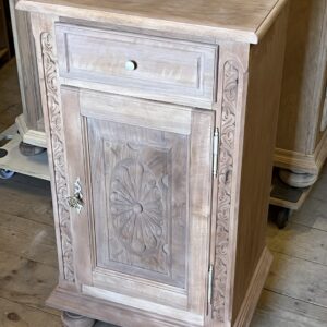 ART 998 Petit meuble Thierrens sablé