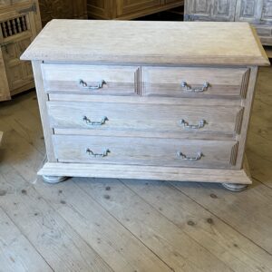 ART 1060-F Commode en chêne sablé