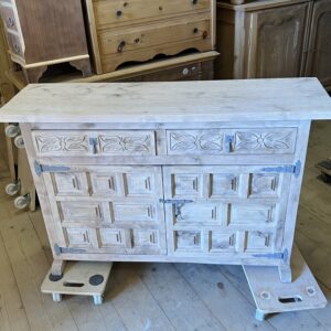 ART 1065-F Meuble espagnol sablé