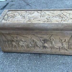 ART 1087-G Bahut sculptée sablé