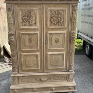 ART 1092-H Meuble chêne sculptée sablé