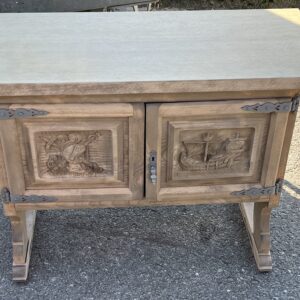 ART 1101-H Meuble sculptée sablé