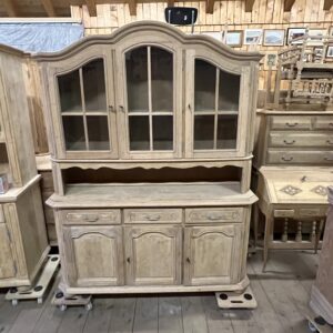 ART 1133-K Buffet vitrée chêne sablé